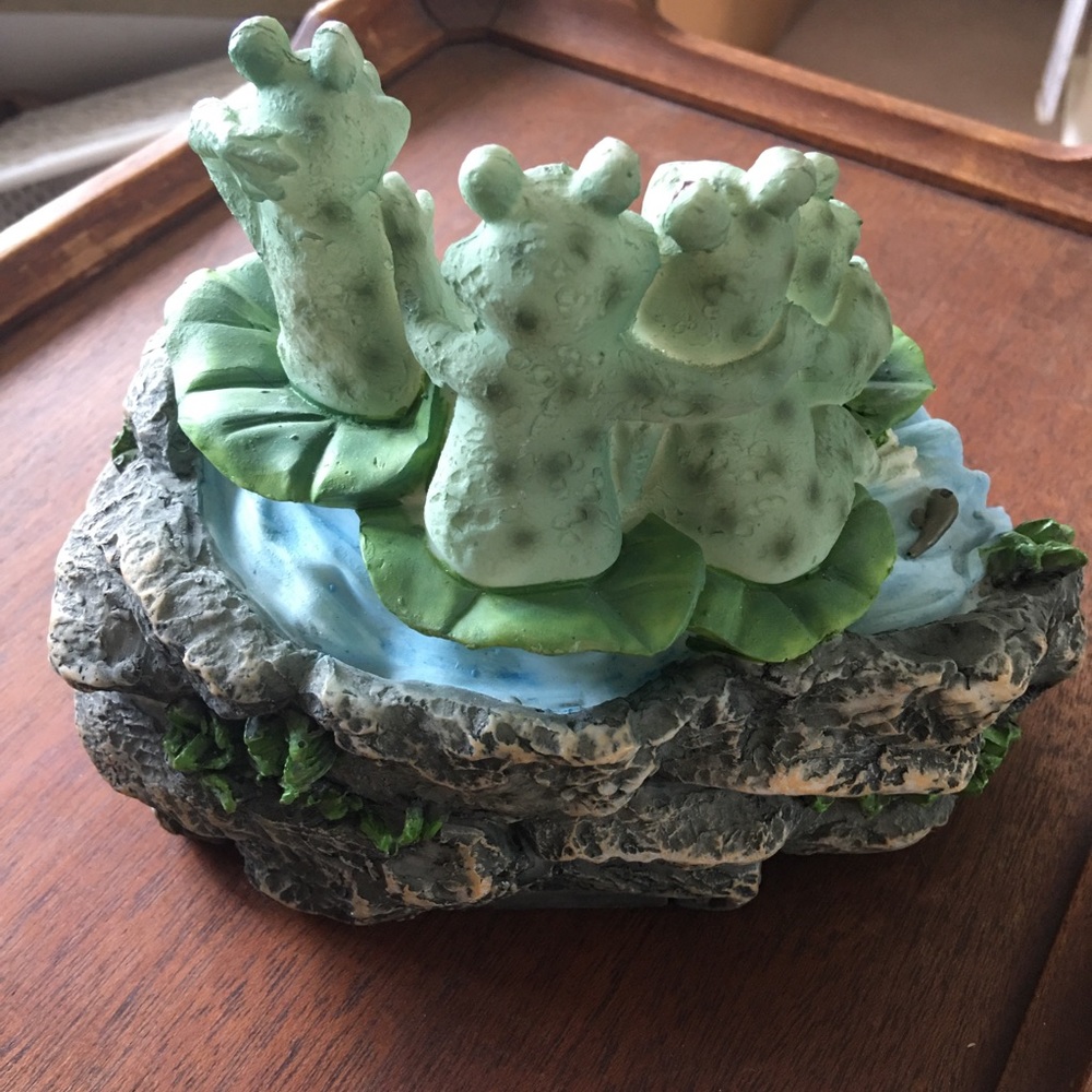 ❤️SALE❤️Garden Frogs—Vintage - Picture 2 of 5
